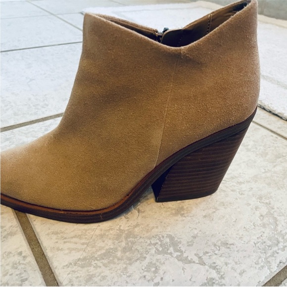 NWOT Vince Camaro Taupe Suede Booties sz 7.5 (38) women’s - Picture 9 of 9